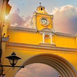 Arche jaune de Santa Catalina à Antigua au Guatemala